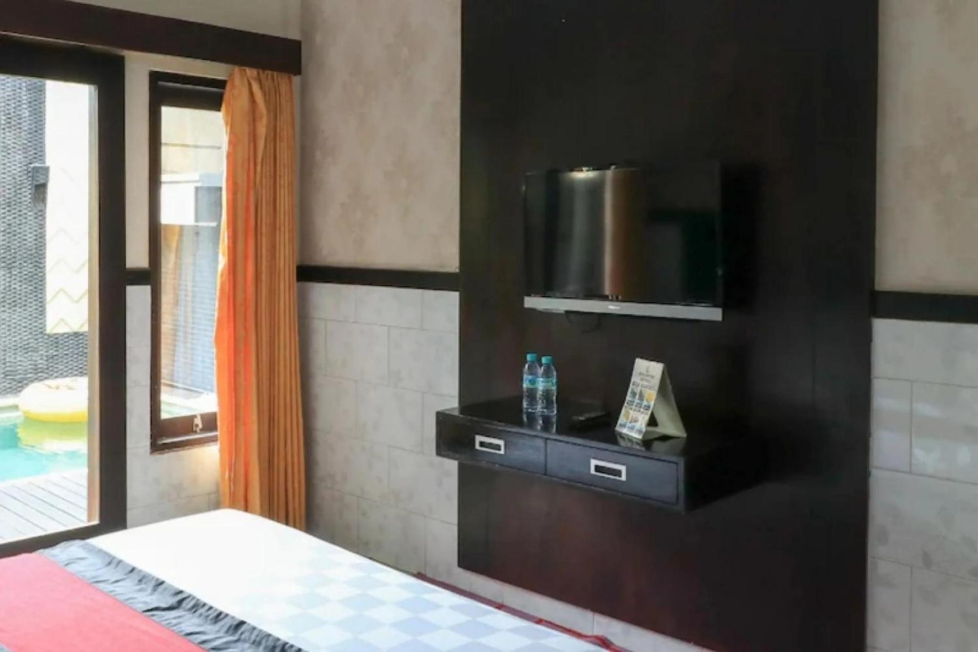 Antara Sunset Road Hotel Legian  Exterior photo